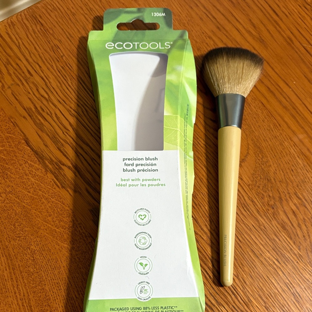 EcoTools precision blush brush- NIB